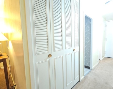 112 Washington Pl - Photo Thumbnail 9