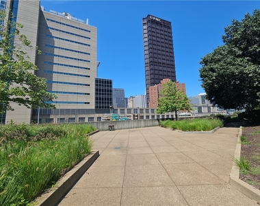 112 Washington Pl - Photo Thumbnail 14