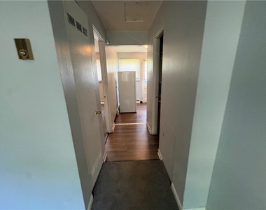 1 Penn Ridge Ct - Photo Thumbnail 2