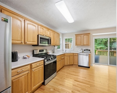 724 Bush Drive - Photo Thumbnail 11