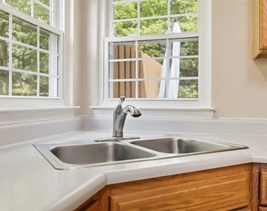 724 Bush Drive - Photo Thumbnail 12