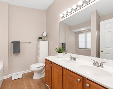 634 E Village Green Blvd - Photo Thumbnail 11