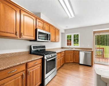 634 E Village Green Blvd - Photo Thumbnail 5