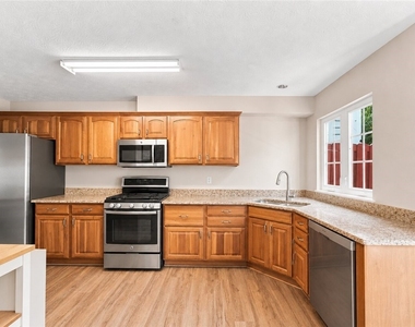 634 E Village Green Blvd - Photo Thumbnail 4