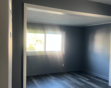 315 Hill Ave - Photo Thumbnail 2