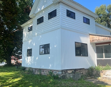 34 Lakeshore Road - Photo Thumbnail 2