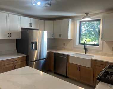 34 Lakeshore Road - Photo Thumbnail 8