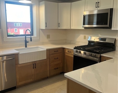 34 Lakeshore Road - Photo Thumbnail 9