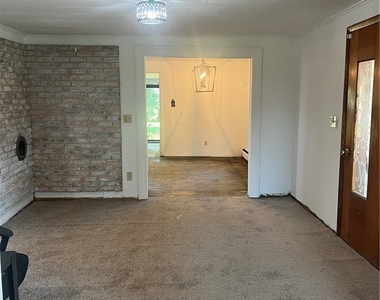 34 Lakeshore Road - Photo Thumbnail 15