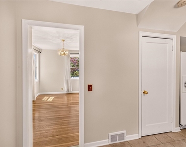82 Clovercrest Drive - Photo Thumbnail 17