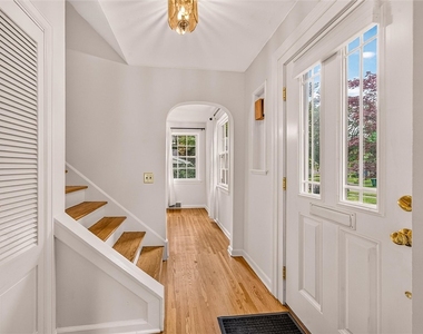 82 Clovercrest Drive - Photo Thumbnail 3
