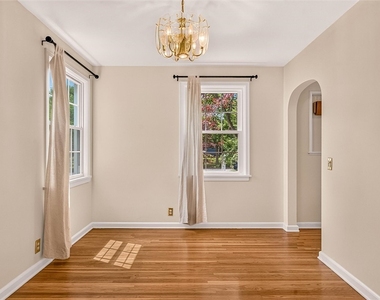 82 Clovercrest Drive - Photo Thumbnail 6