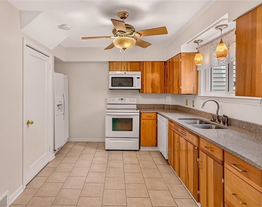 82 Clovercrest Drive - Photo Thumbnail 14