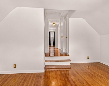 82 Clovercrest Drive - Photo Thumbnail 23