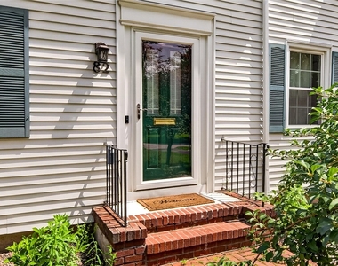 82 Clovercrest Drive - Photo Thumbnail 2