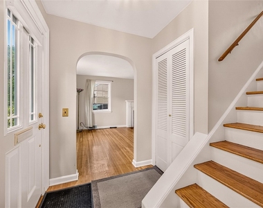 82 Clovercrest Drive - Photo Thumbnail 5