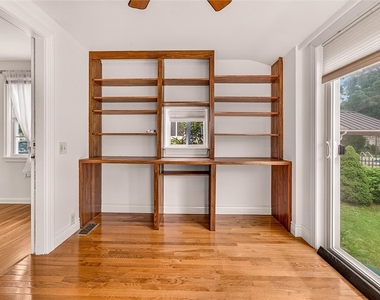 82 Clovercrest Drive - Photo Thumbnail 13