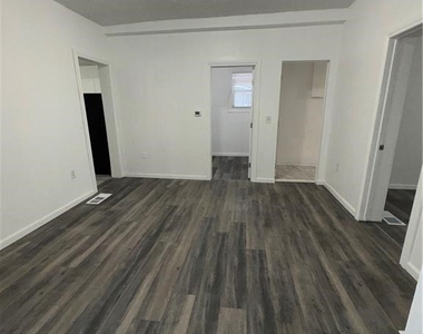 1312 Ontario Avenue - Photo Thumbnail 7