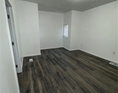 1312 Ontario Avenue - Photo Thumbnail 8