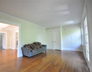 9 Wellington Road - Photo Thumbnail 3