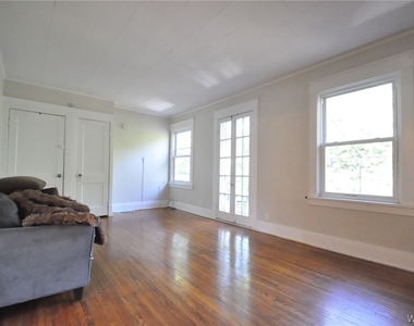 9 Wellington Road - Photo Thumbnail 4
