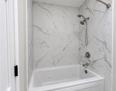 359 Lakefront Boulevard - Photo Thumbnail 26