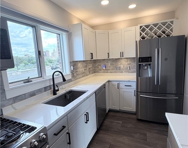 359 Lakefront Boulevard - Photo Thumbnail 13