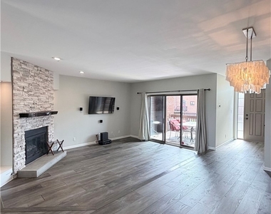 359 Lakefront Boulevard - Photo Thumbnail 10