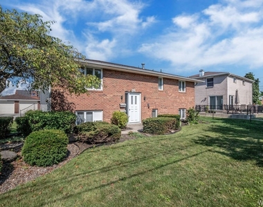 28 Mead St. - Upper Unit - Photo Thumbnail 2
