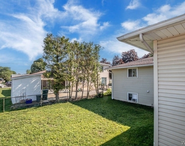 28 Mead St. - Upper Unit - Photo Thumbnail 6