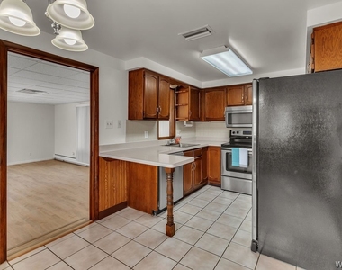 28 Mead St. - Upper Unit - Photo Thumbnail 20