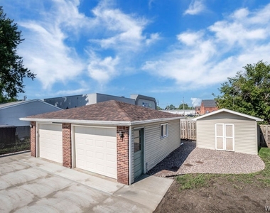 28 Mead St. - Upper Unit - Photo Thumbnail 4