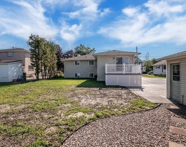 28 Mead St. - Upper Unit - Photo Thumbnail 7