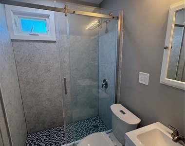 590 Richmond Avenue - Photo Thumbnail 6