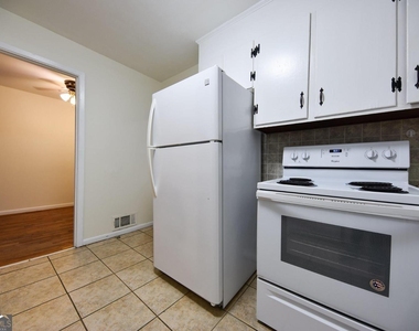 105 E Whitehead Terrace - Photo Thumbnail 3