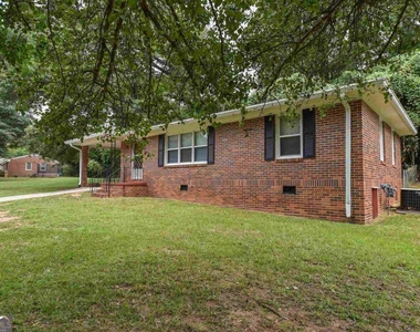 105 E Whitehead Terrace - Photo Thumbnail 1