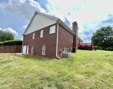 1010 Jacob Drive - Photo Thumbnail 4