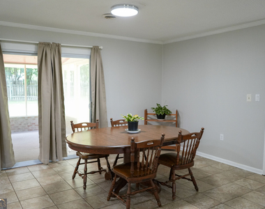 307 Pinewood Drive - Photo Thumbnail 11