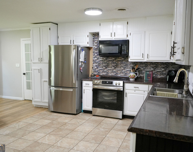 307 Pinewood Drive - Photo Thumbnail 10