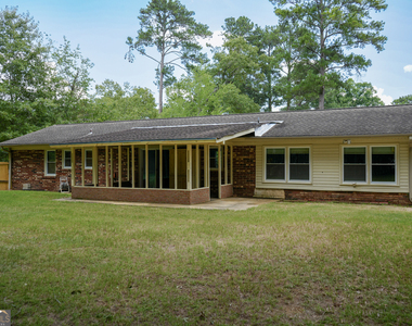 307 Pinewood Drive - Photo Thumbnail 2