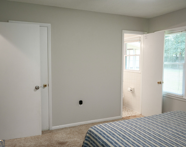 307 Pinewood Drive - Photo Thumbnail 15