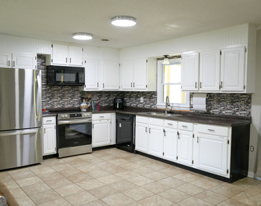 307 Pinewood Drive - Photo Thumbnail 9