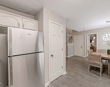 6839 Sandy Creek Drive - Photo Thumbnail 8