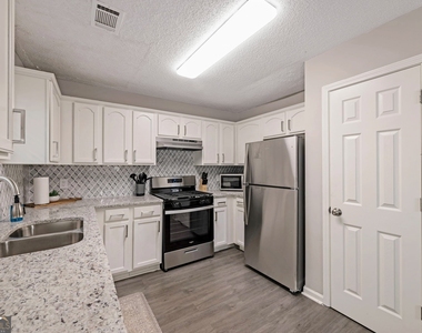 6839 Sandy Creek Drive - Photo Thumbnail 7