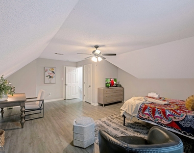 6839 Sandy Creek Drive - Photo Thumbnail 20