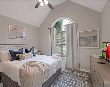6839 Sandy Creek Drive - Photo Thumbnail 14