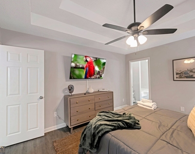 6839 Sandy Creek Drive - Photo Thumbnail 11