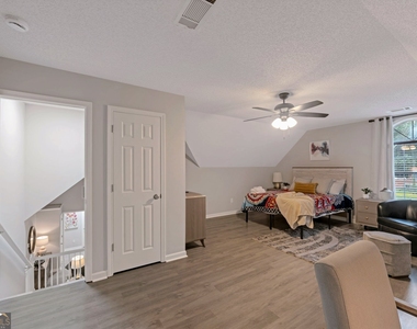 6839 Sandy Creek Drive - Photo Thumbnail 19