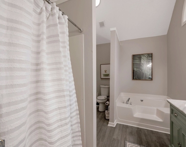 6839 Sandy Creek Drive - Photo Thumbnail 13