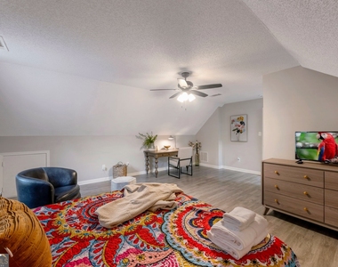 6839 Sandy Creek Drive - Photo Thumbnail 21
